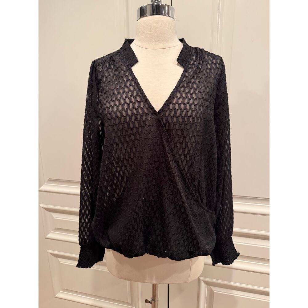 💰10 SALE!! 
Bobeau Black textured Sheer Blouse v-neck wrap Hi-Low hem sz M A542